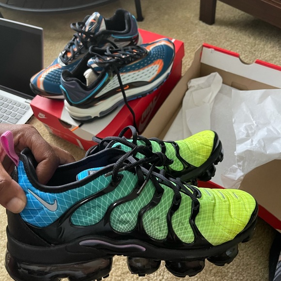 Brand new Nike Air Maxes - Picture 4 of 6